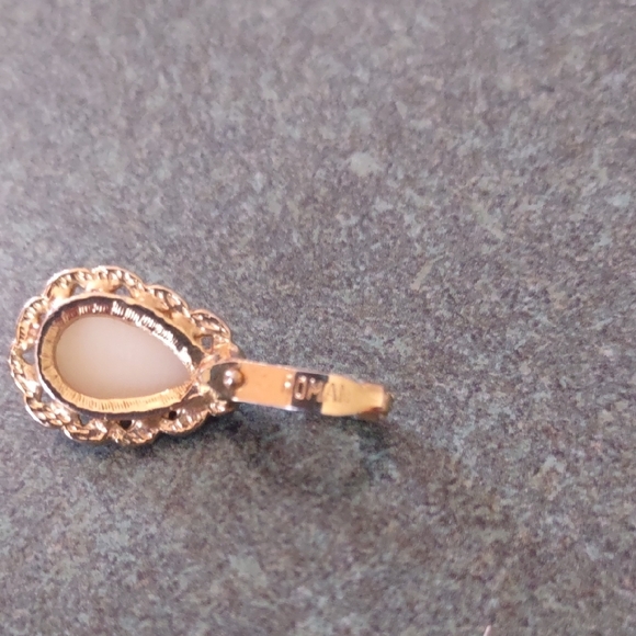 Vintage ROMAN signed Gold Tone Faux Pearl Teardrop Pendant - Picture 4 of 6